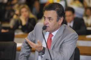 Aécio Neves prega renovação de ideias do PSDB