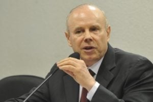 Mantega diz que redução de tarifas de energia não quebra contratos