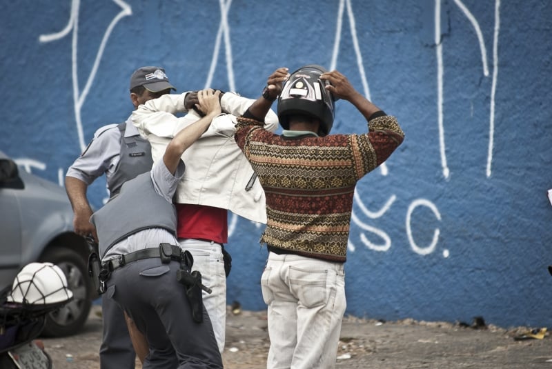 Polícia Militar realiza abordagens em bairros na zona norte de SP durante a Operação Saturação, lançada após uma onda de violência atingir a cidade. Foto: Marcelo Camargo/Agência Brasil 