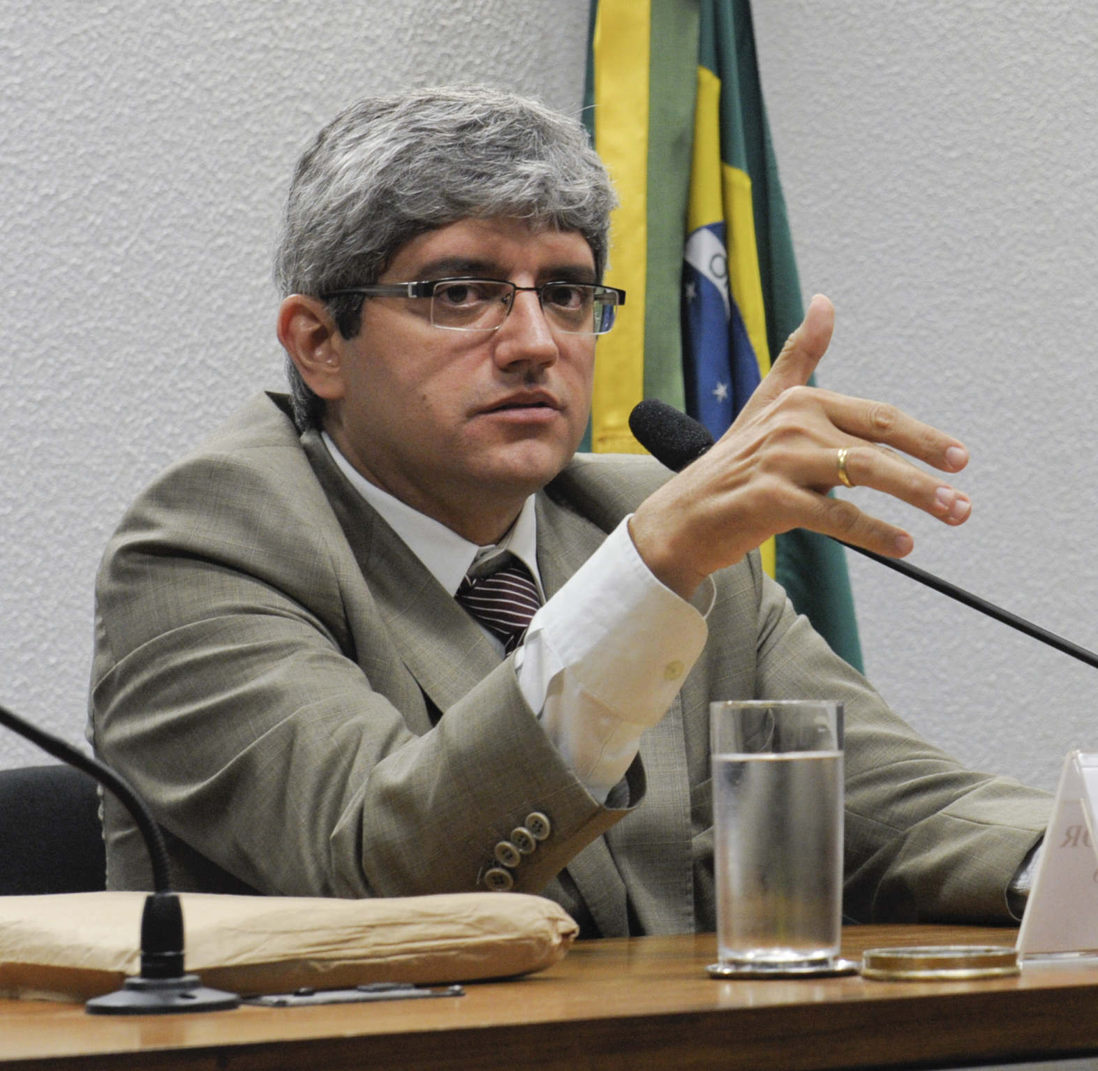 Moreira. Gurgel até inventa uma reprovação inexistente. Foto: Marcos Oliveira / Agência Senado 