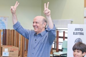 Para leitores, José Serra não vai desistir de sua carreira política