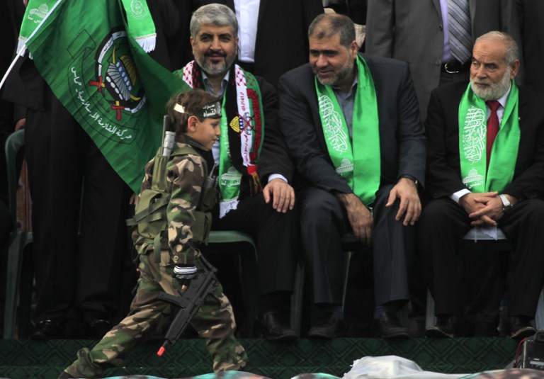 Hamas celebra 25 anos ainda mais radical