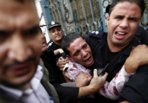Violência política agrava a crise no Egito