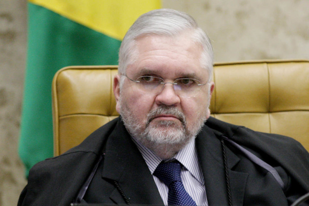 Gurgel pede ao STF prisão imediata de condenados do mensalão