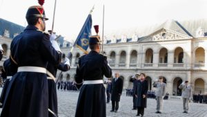 Dilma e Hollande discutem em Paris crise econômica internacional e venda de caças