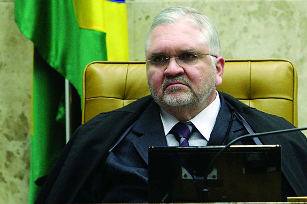 Gurgel diz que “mensalão” foi maior, mas defende “foco” da denúncia