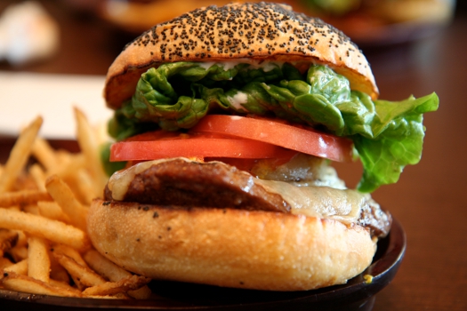 Paraíso dos vegetarianos, Índia vê aumento do consumo de carne e fast food