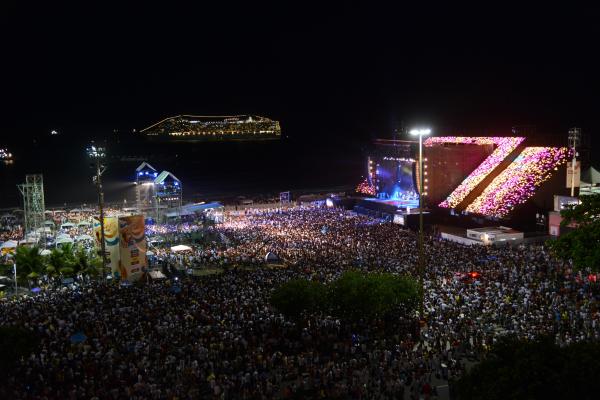 O mundo celebra a chegada de 2013