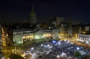 Argentina discute reforma judiciária que amplia poder de Cristina Kirchner
