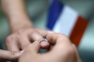 Senado francês adota lei do casamento homossexual