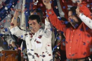Cartes promete promover retorno do Paraguai ao Mercosul