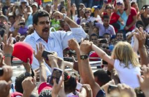 Venezuelanos votam em massa para escolher seu novo presidente