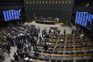 Câmara aprova MP que reduz energia e texto segue para o Senado