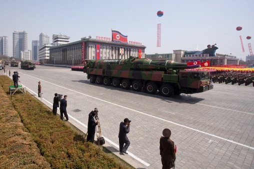 Mísseis são mostrados durante parada militar em Pyongyang, em abril de 2012 