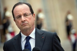 Em um ano, Hollande vai de sinônimo de esperança ao descrédito