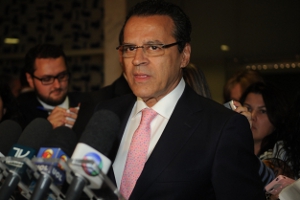 Henrique Alves nega que emendas viabilizarão a votação