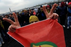 Rebeldes curdos do PKK iniciam retirada da Turquia para o Iraque