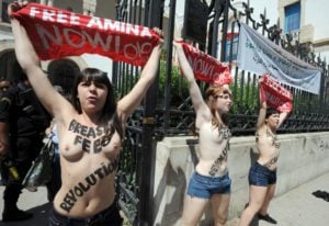 Na Tunísia, Femen protesta pela libertação de Amina Tyler