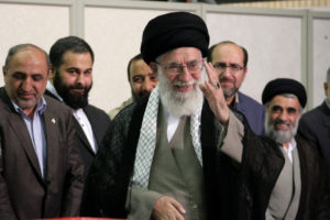 Khamenei aproveita eleições iranianas para desafiar EUA