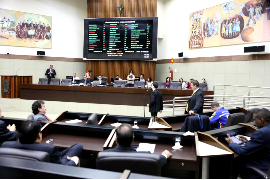 Câmara de Belo Horizonte reduz passagens, mas é ocupada por manifestantes