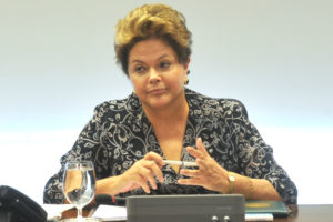 Dilma cai 21 pontos e enfrentaria segundo turno em 2014 