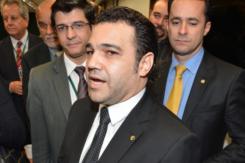 Comissão de Direitos Humanos aprova projeto da ‘cura gay’