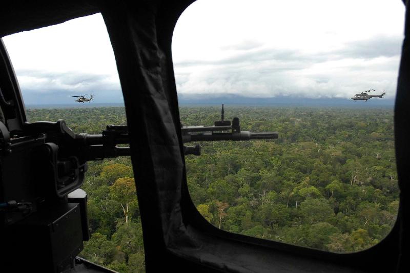 Forças Armadas sobrevoam localidade isolada na selva amazônica, na fronteira com o Peru 