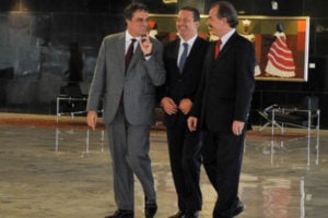 Planalto quer plebiscito para nortear a reforma política