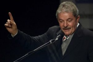 Lula recebe 'doutor honoris causa' no Peru e no Equador