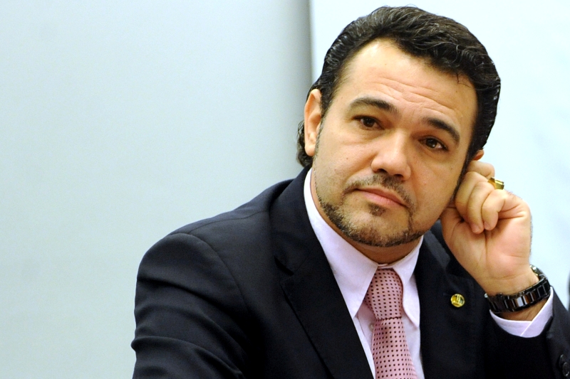 Feliciano manda governo não interferir na “cura gay”