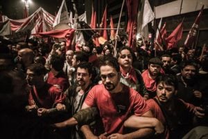 Partidos e movimentos sociais viram alvo em SP