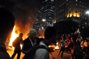 Protesto contra aumento do ônibus gera conflito