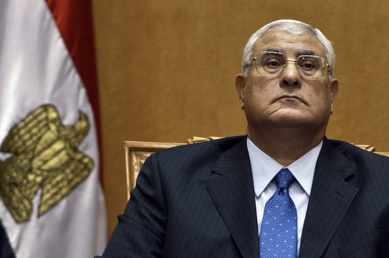 Egípcios celebram queda de Morsi e presidente interino toma posse