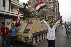 A Praça Tahrir gera o golpe