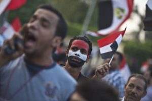 Egito: uma revolução à beira da autodestruição