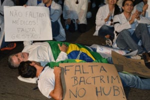 Aluno de medicina terá de trabalhar dois anos no SUS para receber diploma