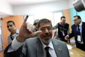 Família de Mursi vai processar chefe do Exército egípcio por sequestro