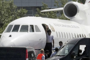 Após alterar rota, avião de Evo Morales deixa Viena 