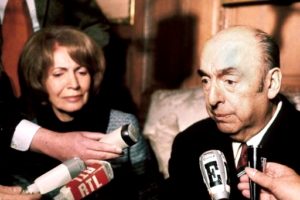 Restos de Neruda são enviados a Espanha para análise