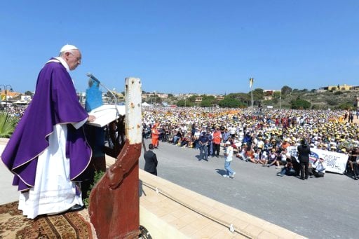 Francisco terá que lidar com acusações de pedofilia envolvendo membros da Igreja Católica 