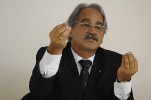 CFM diz que vetos de Dilma Rousseff são agressão e traição aos médicos