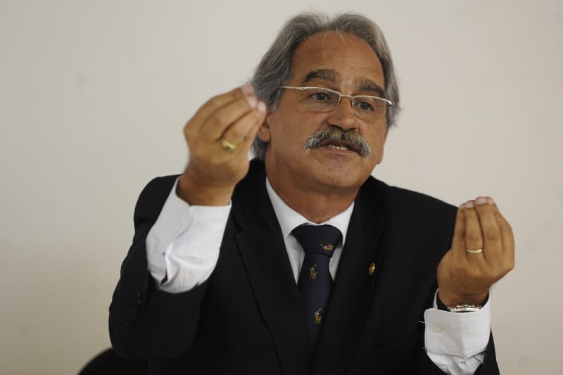 CFM diz que vetos de Dilma Rousseff são agressão e traição aos médicos