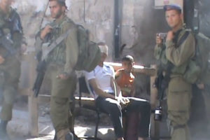 Soldados israelenses detêm palestino de 5 anos
