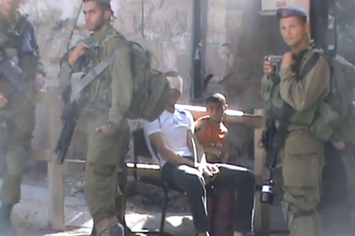 Soldados israelenses detêm palestino de 5 anos
