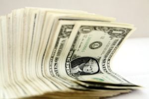 Governo federal aposta na queda do dólar 