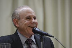 Mantega diz que pessimismo de analistas sobre economia é infundado