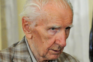Nazista mais procurado do mundo morre aos 98 anos
