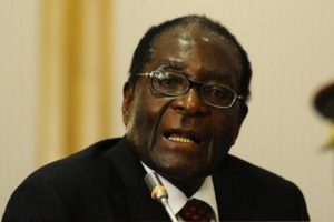 Reino Unido e EUA preocupados com vitória de Mugabe em eleição