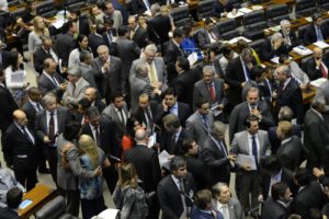 Congresso mantém multa sobre FGTS e mais 94 vetos presidenciais