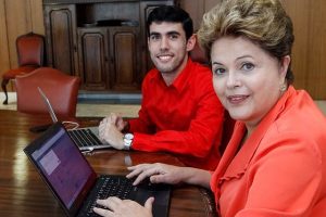 Dilma real e Dilma Bolada conversam no twitter